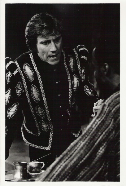 Tony Tanner as Iago with Robert Guillaume as Othello